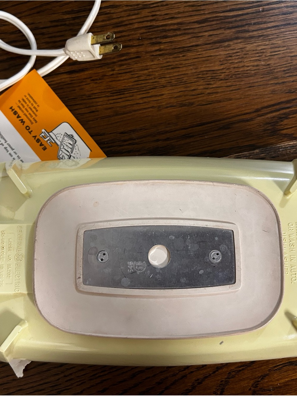 Vintage General Electric Heat 'N Serve Baby Dish - White with Yellow Handles - Picture 3 of 4